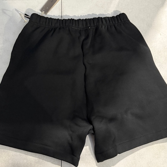 FEAR OF GOD ESSENTIALS SWEATSHORT IN BLACK - S - Picture 4 of 9